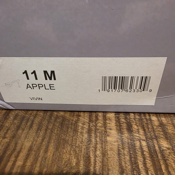 Jennifer Lopez Vivin Green Knot Sandals - Picture 7 of 7